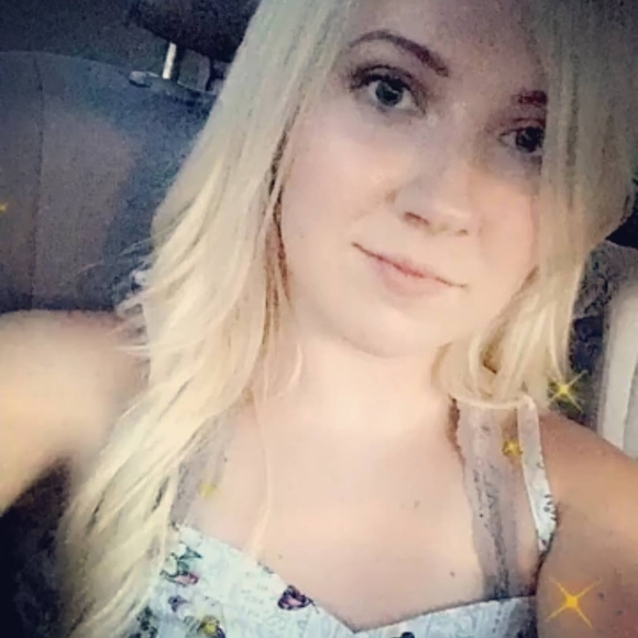 Meet your Posher, Elonia - Picture 1 of 2